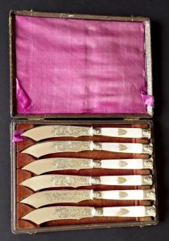 Silver plated knives with mother of pearl, mascaro Silver plated knives with mother of pearl, mascaro